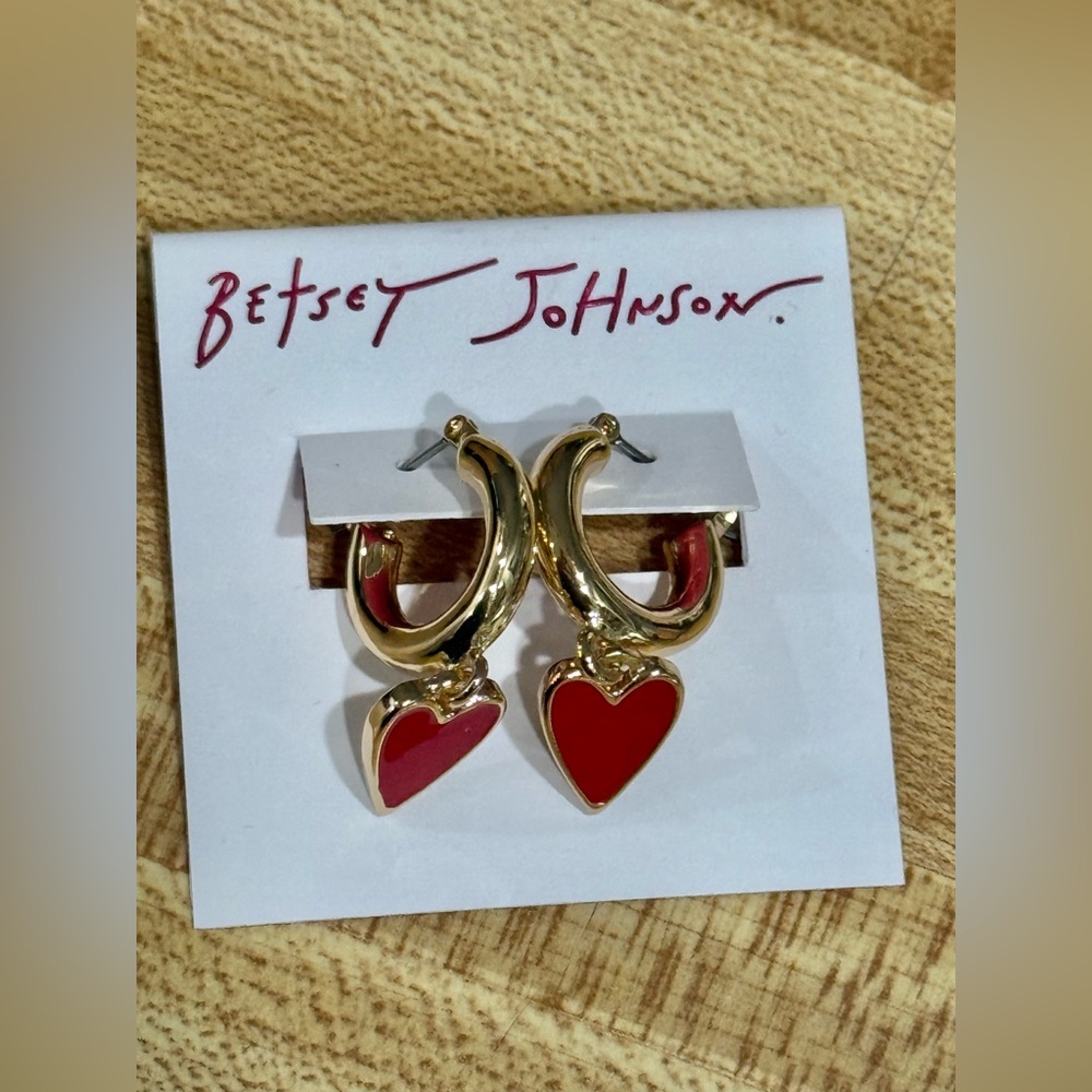 Betsey Johnson red heart hoop dangle NWT - Picture 5 of 8